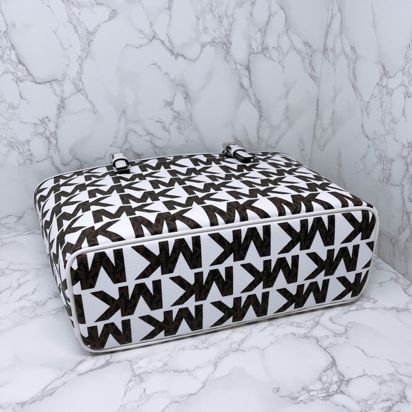 Michael Kors Medium Carryall Tote - Picture 6 of 11